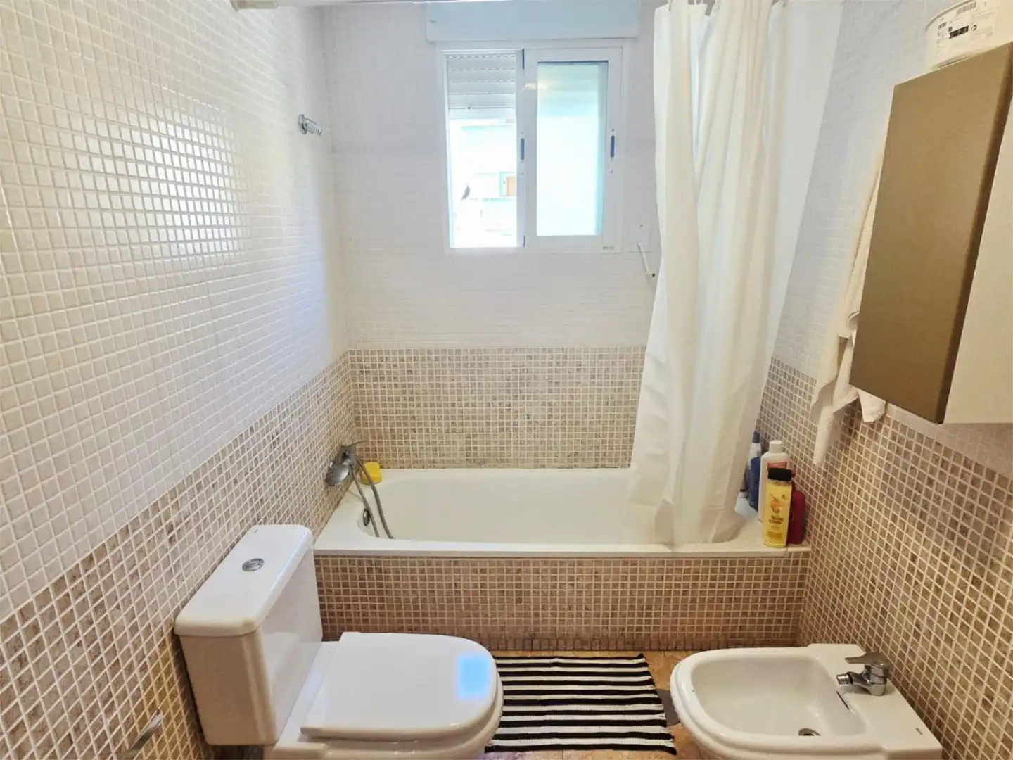 Habitación en Calle Montoyas, 2, El Palmar Baño de Piso para compartir en Murcia con Amueblado y Parking comunitario