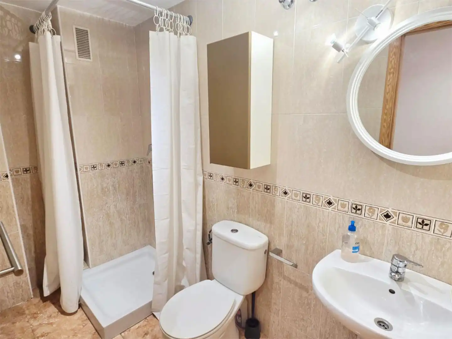 Habitación en Calle Montoyas, 2, El Palmar Baño de Piso para compartir en Murcia con Amueblado y Parking comunitario