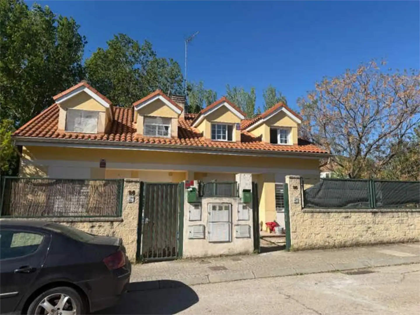 Vista exterior de Casa adosada de alquiler en Talamanca de Jarama con Calefacción y Jardín privado