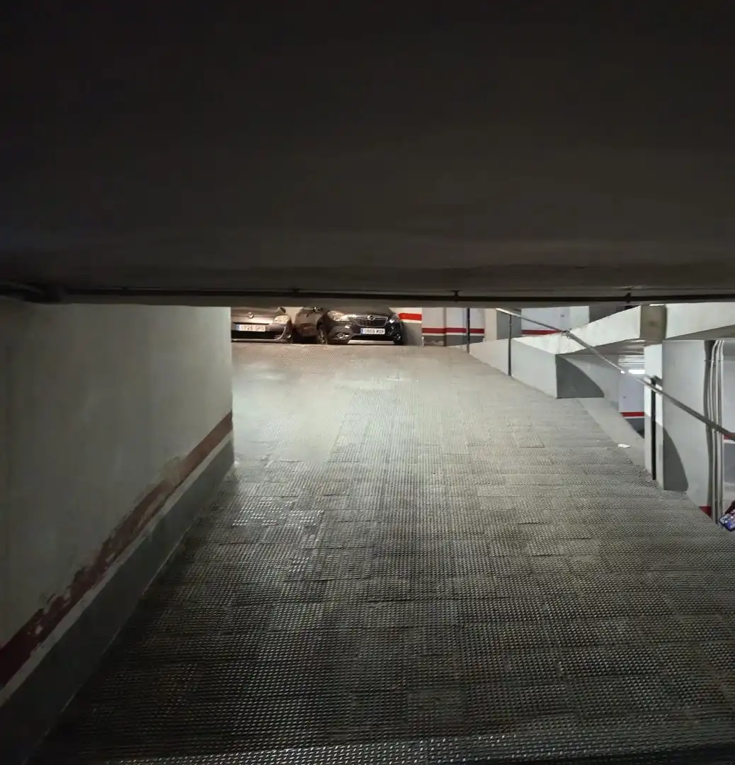 Garaje de alquiler en Avenida Villalba de Lugo, Parque de la Bombilla Parking de Garaje de alquiler en Llíria