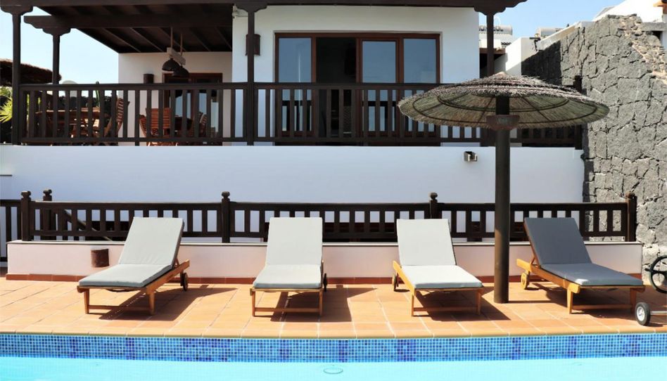 Casa adosada en venta en Calle Holanda, 2, Playa Blanca, Yaiza - imagen 1 Foto 1 de Casa adosada en venta en Calle Holanda, 2, Playa Blanca, Yaiza