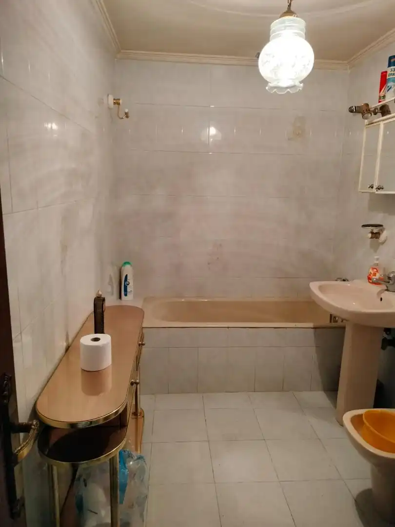 Bany de Casa adosada en venda en Valle de Tobalina amb Forn, Rentadora i Microones