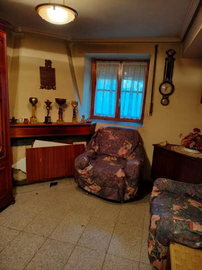 Sala d'estar de Casa adosada en venda en Valle de Tobalina amb Forn, Rentadora i Microones