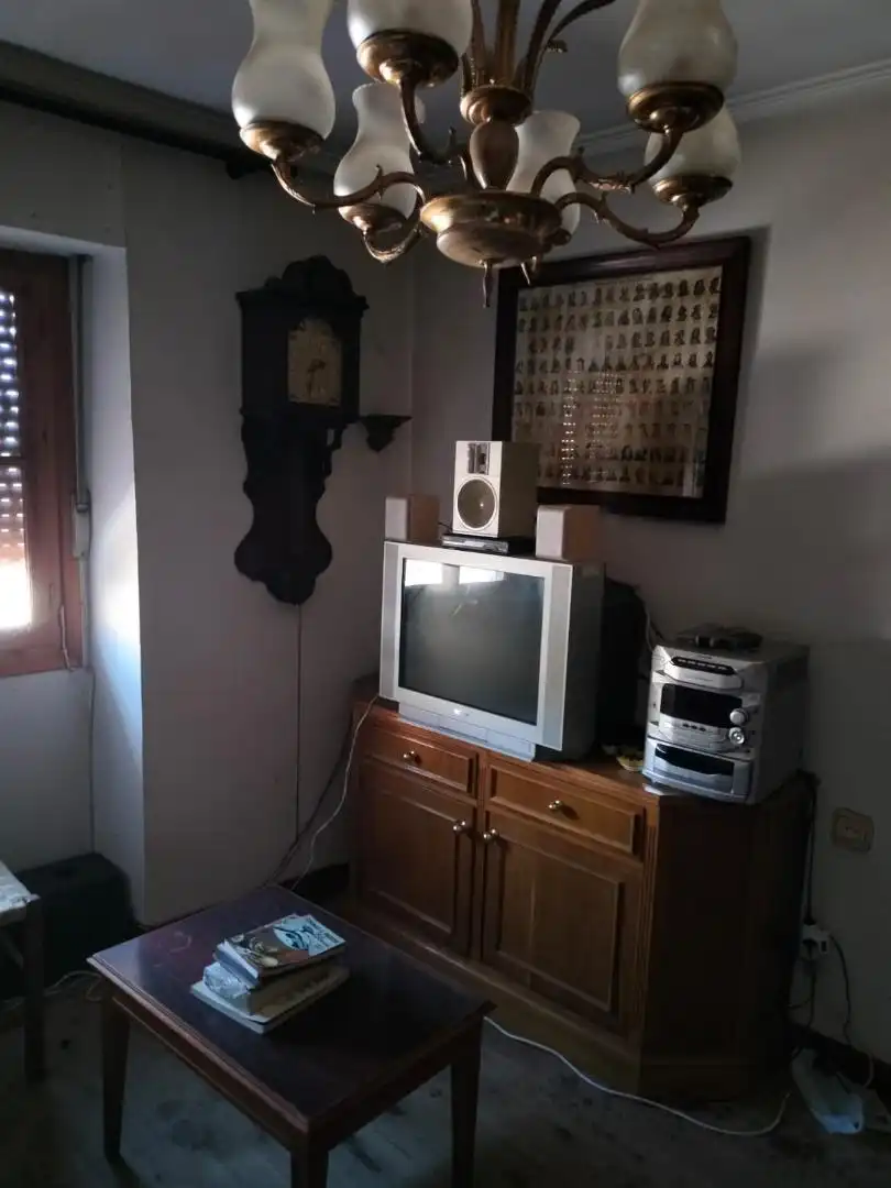 Sala d'estar de Casa adosada en venda en Valle de Tobalina amb Forn, Rentadora i Microones