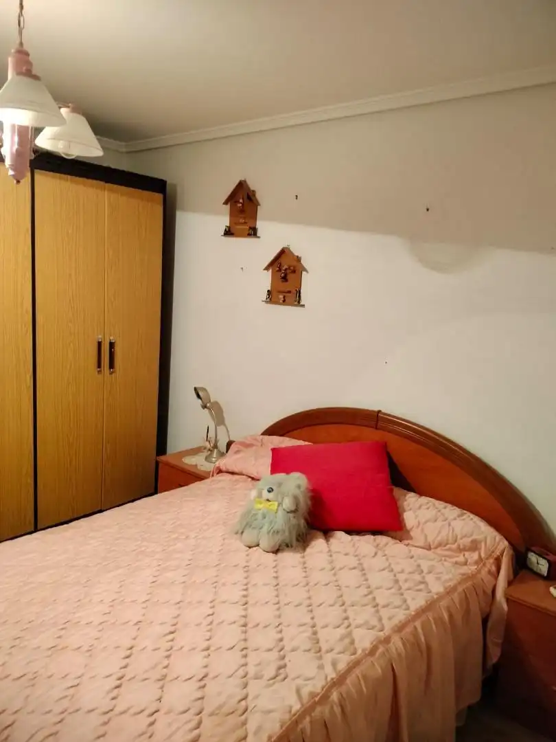 Dormitori de Casa adosada en venda en Valle de Tobalina amb Forn, Rentadora i Microones