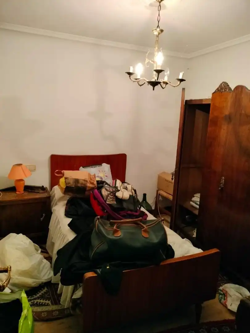 Dormitori de Casa adosada en venda en Valle de Tobalina amb Forn, Rentadora i Microones