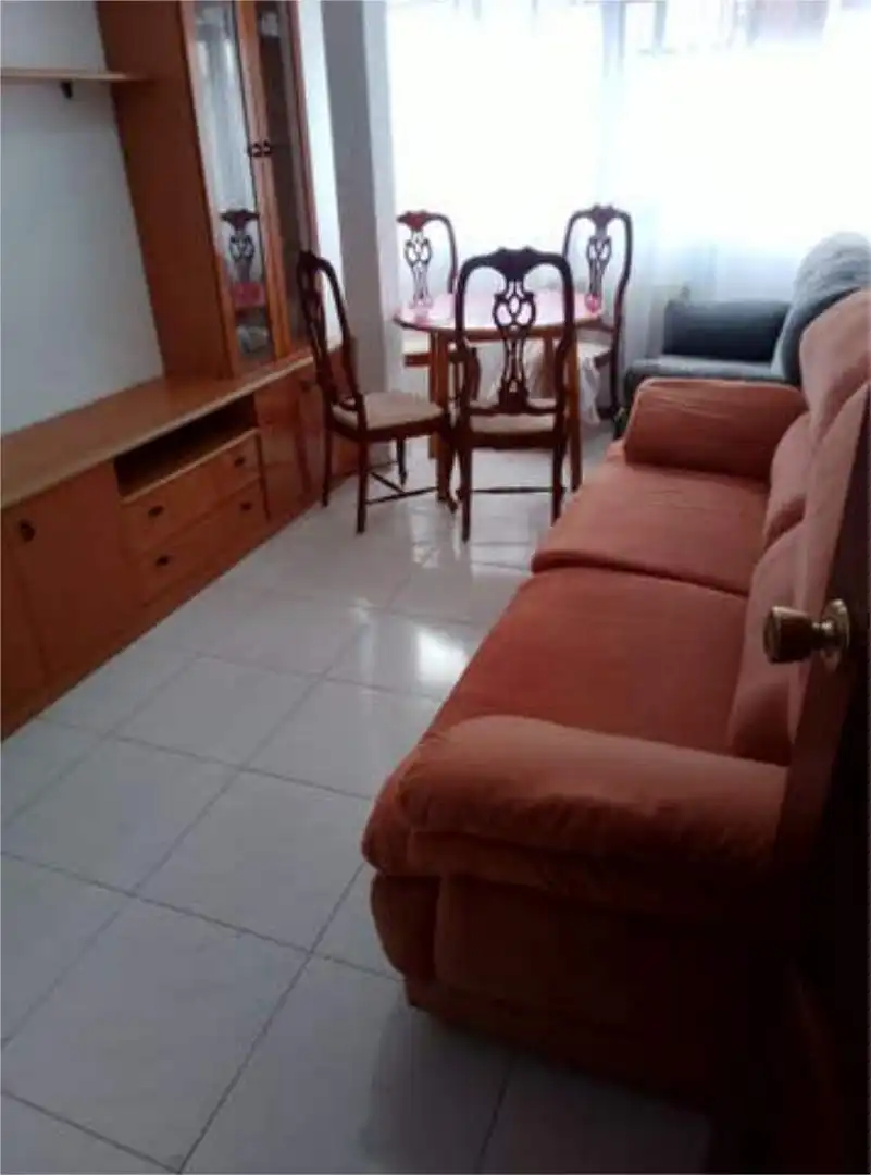 Piso de alquiler en Rondilla Sala de estar de Piso de alquiler en Valladolid Capital con Calefacción y Amueblado