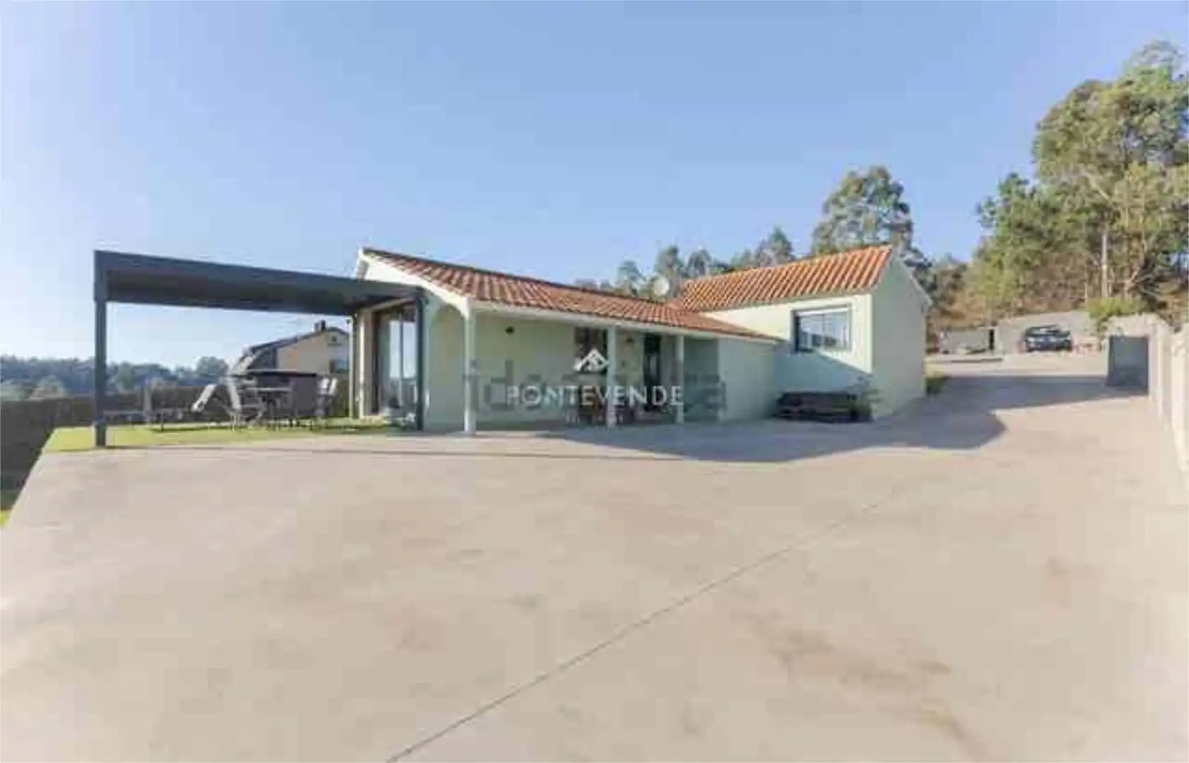 Vista exterior de Casa o xalet de lloguer en Sanxenxo amb Calefacció, Jardí privat i Terrassa