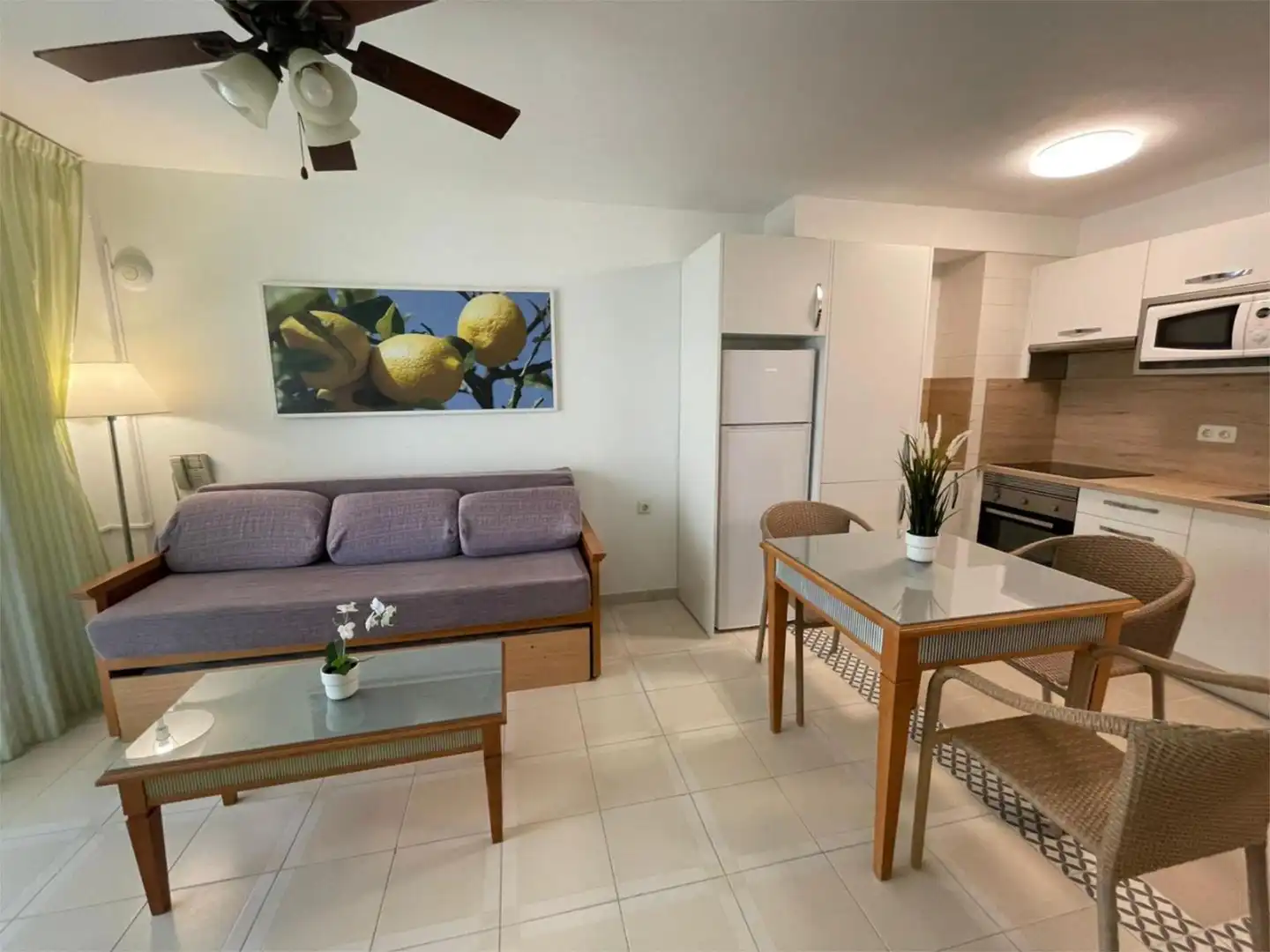 Piso de alquiler en Calle Luis Diaz de Losada, 7, Playa de las Américas Sala de estar de Piso de alquiler en Arona con Jardín privado, Terraza y Piscina