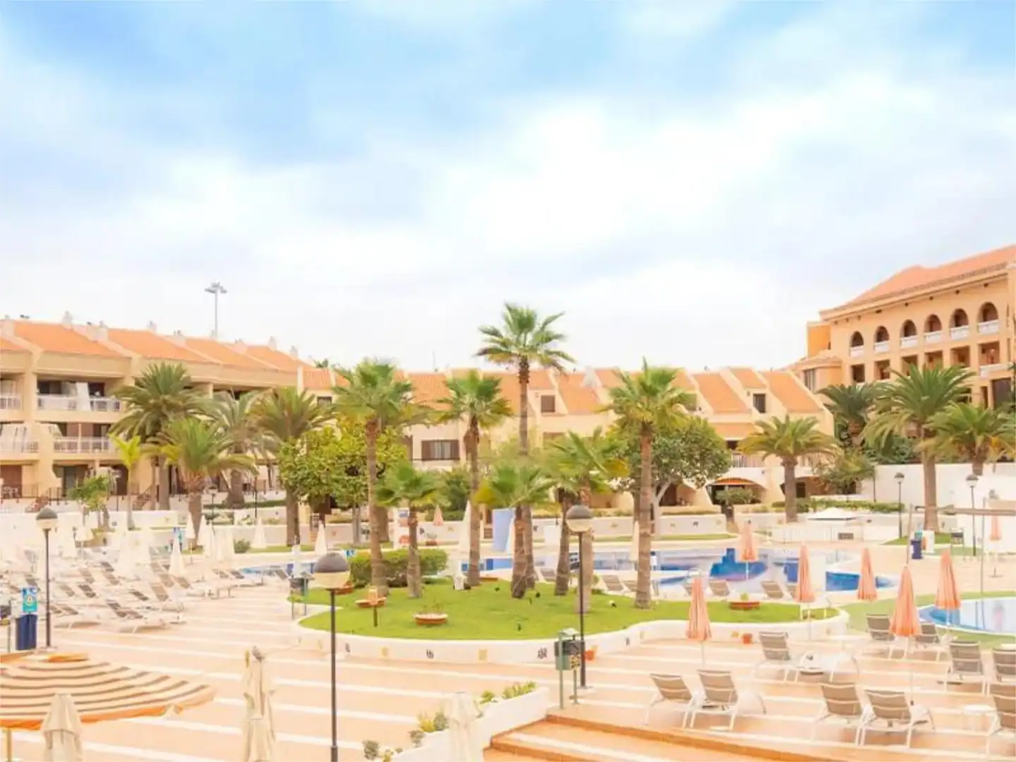 Piso de alquiler en Calle Luis Diaz de Losada, 7, Playa de las Américas Vista exterior de Piso de alquiler en Arona con Jardín privado, Terraza y Piscina