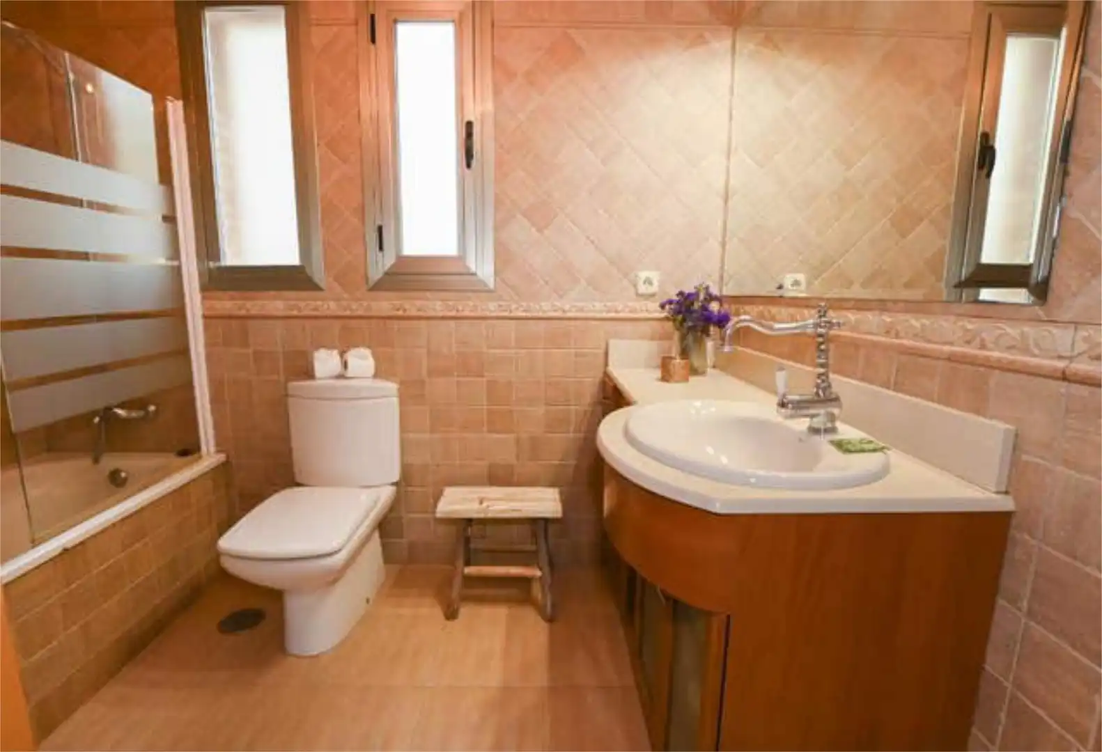 Casa o xalet en venda a Benicolada - Las Adelfas Bany de Casa o xalet en venda en Calpe / Calp amb Terrassa i Piscina