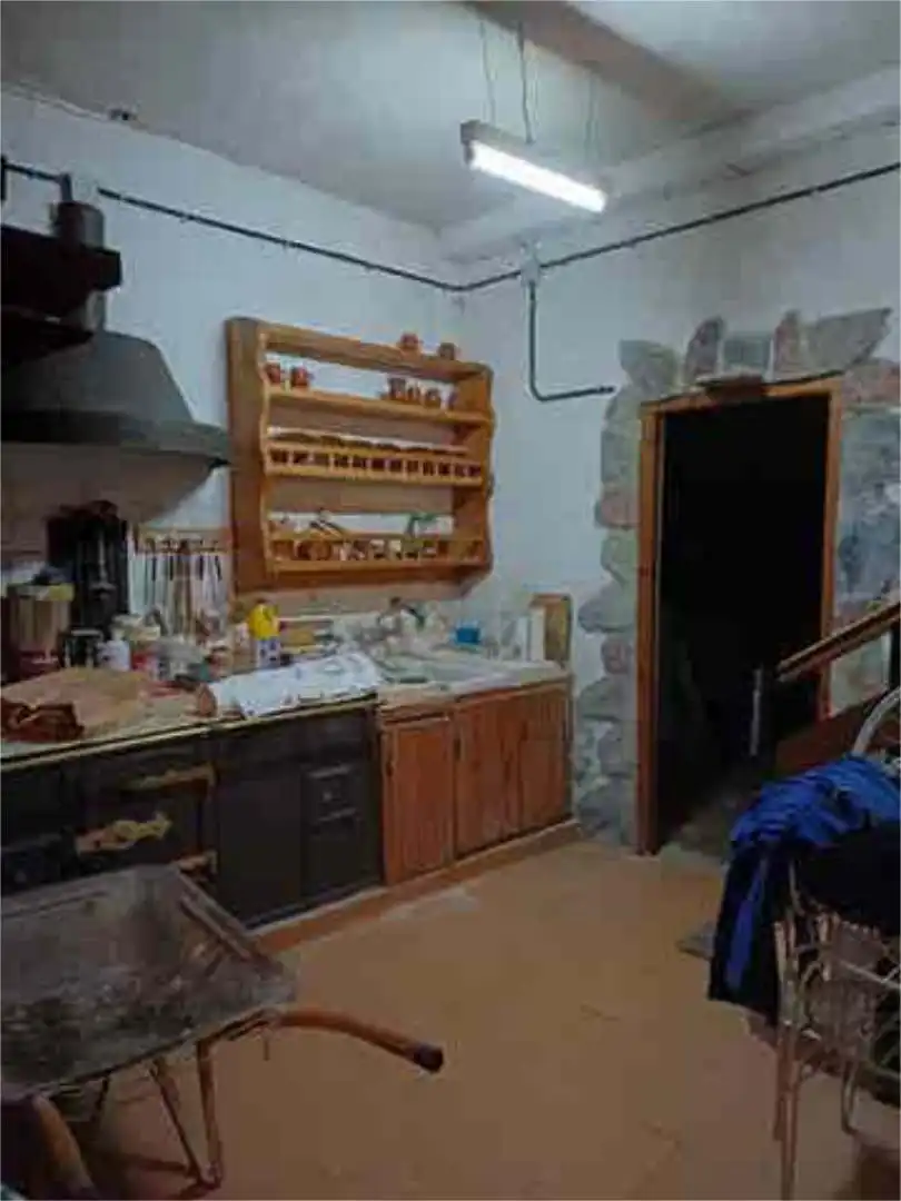 Cuina de Casa adosada en venda en Cabrillanes amb Jardí privat, Terrassa i Traster