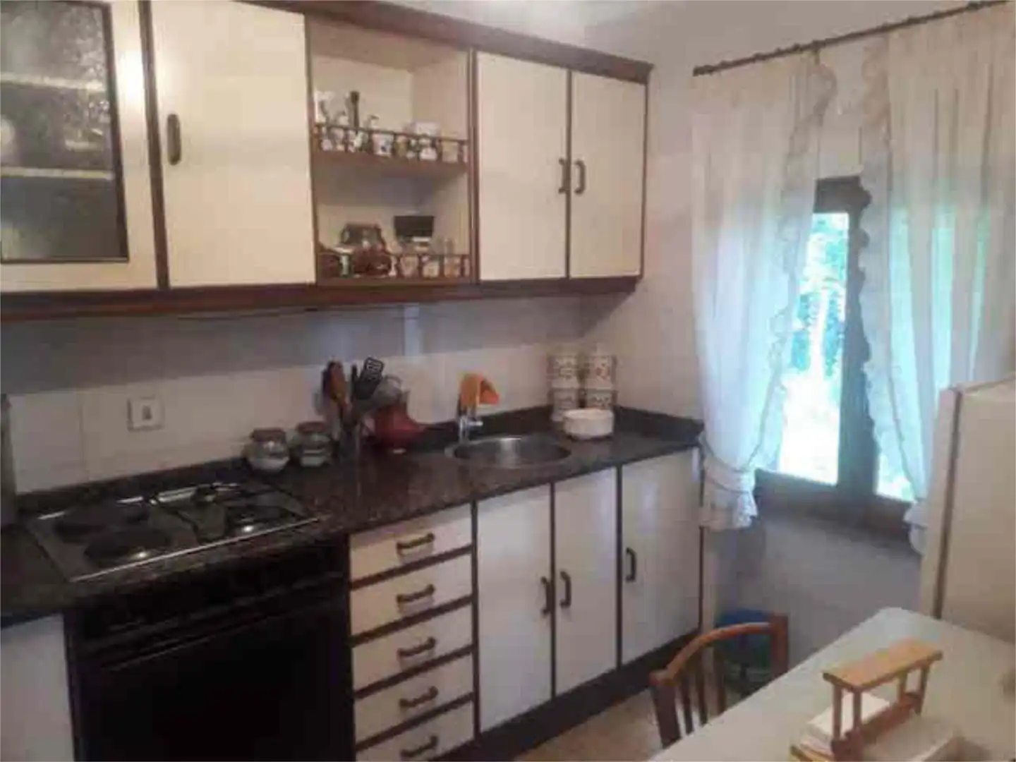 Cuina de Casa adosada en venda en Cabrillanes amb Jardí privat, Terrassa i Traster