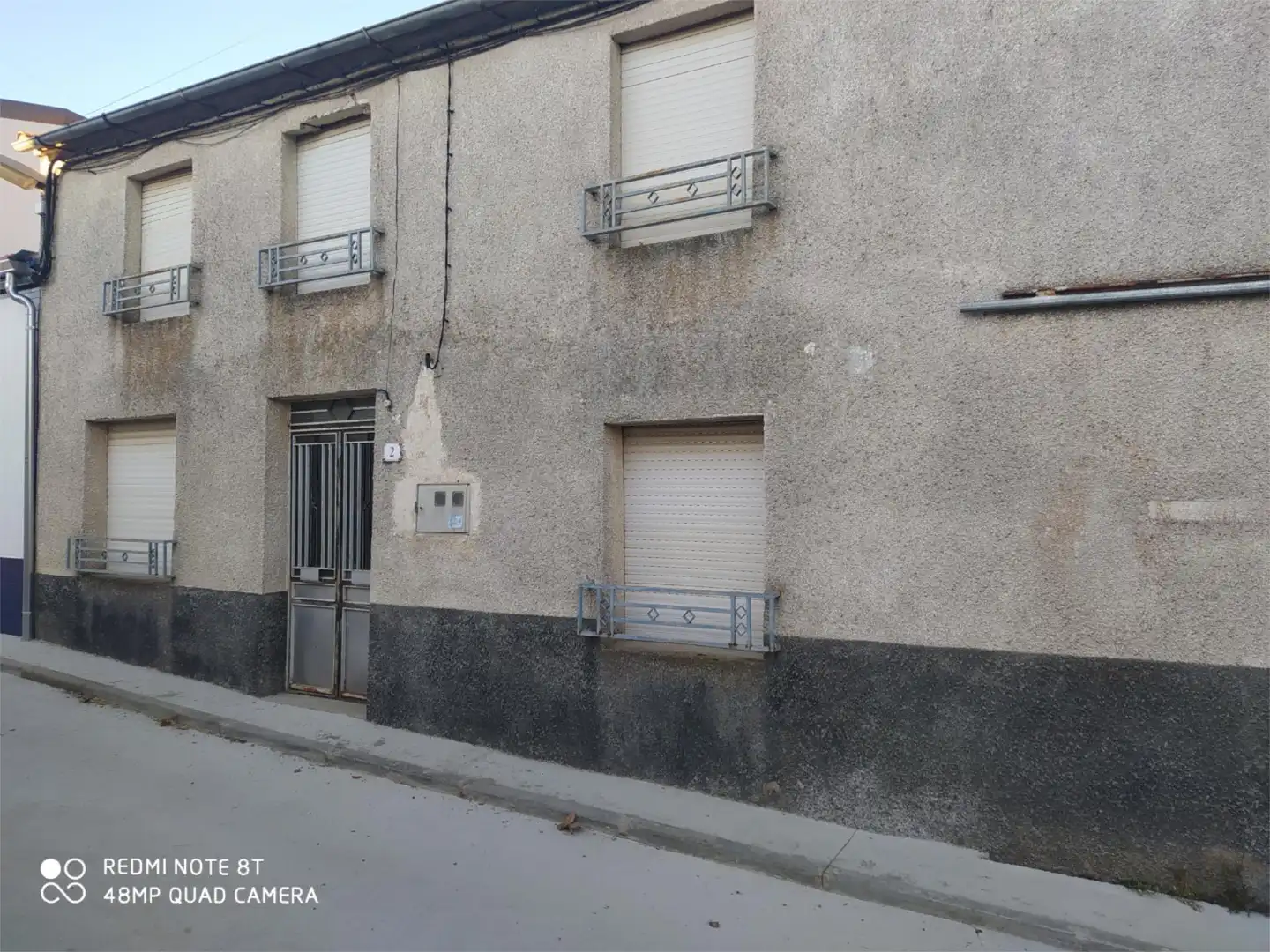 Exterior view of Single-family semi-detached for sale in El Pedroso de la Armuña 