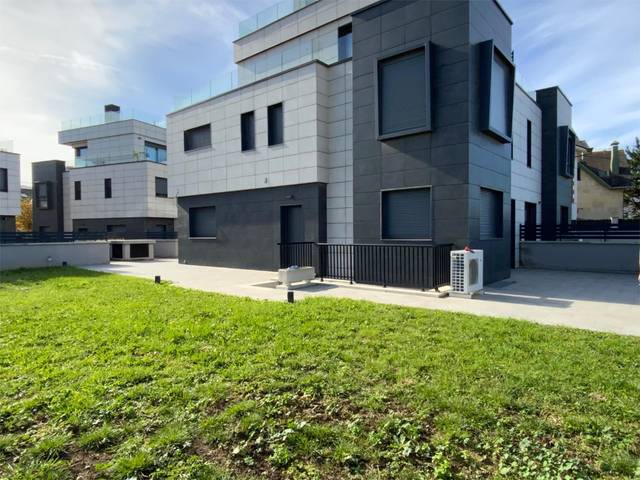 Piso en Alquiler en Avenida de Cantabria, 6 en Carlos V