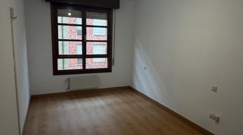 Foto 4 de Piso de alquiler en Si-8, 29, La Pola Siero, Siero