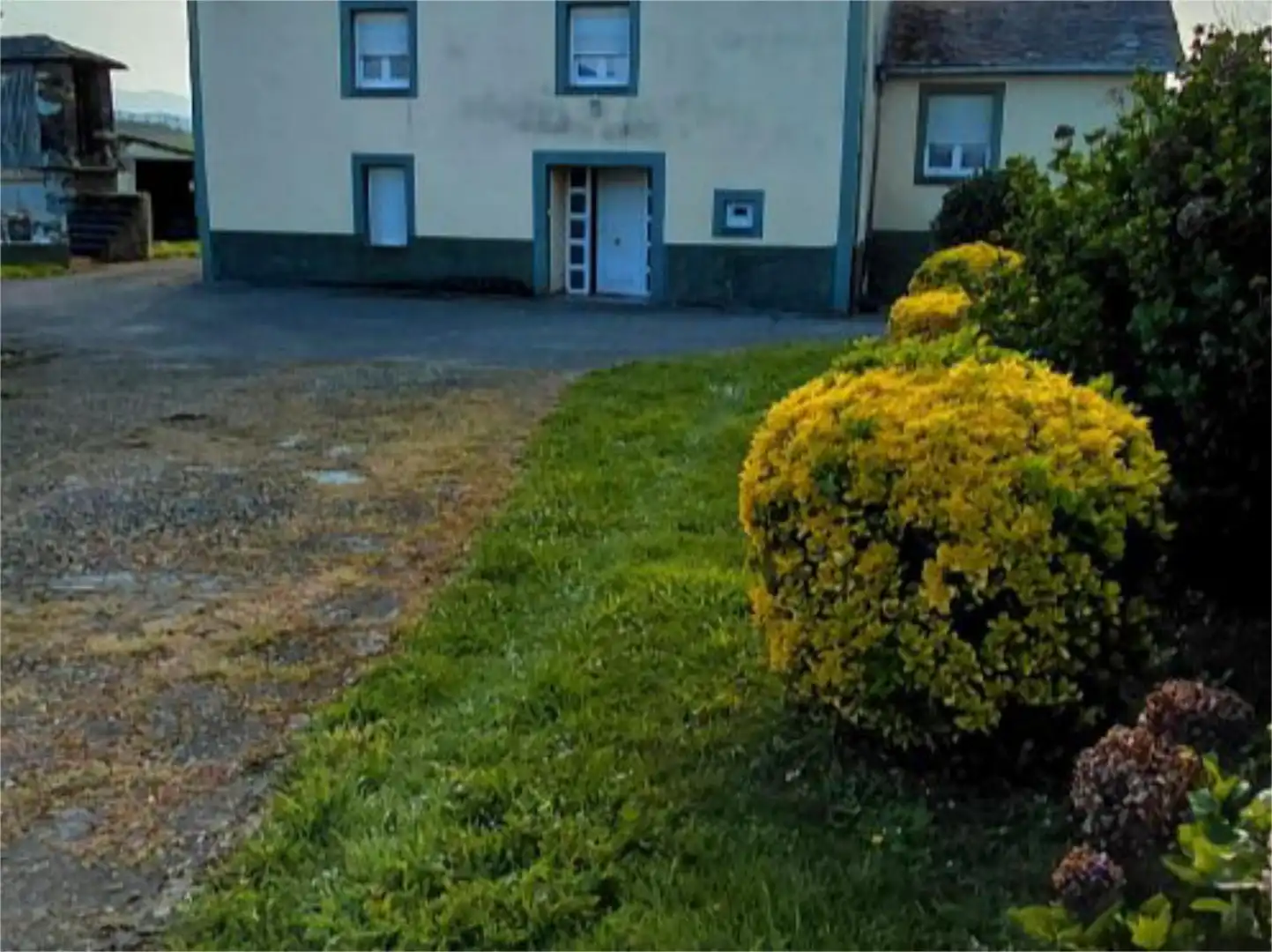 Piso en venta en Camino Paderne, 415, Navia Vista exterior de Piso en venta en Navia con Jardín privado y Amueblado