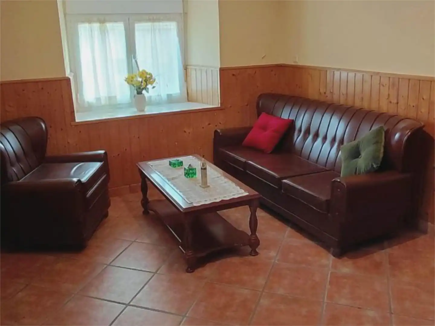 Piso en venta en Camino Paderne, 415, Navia Sala de estar de Piso en venta en Navia con Jardín privado y Amueblado