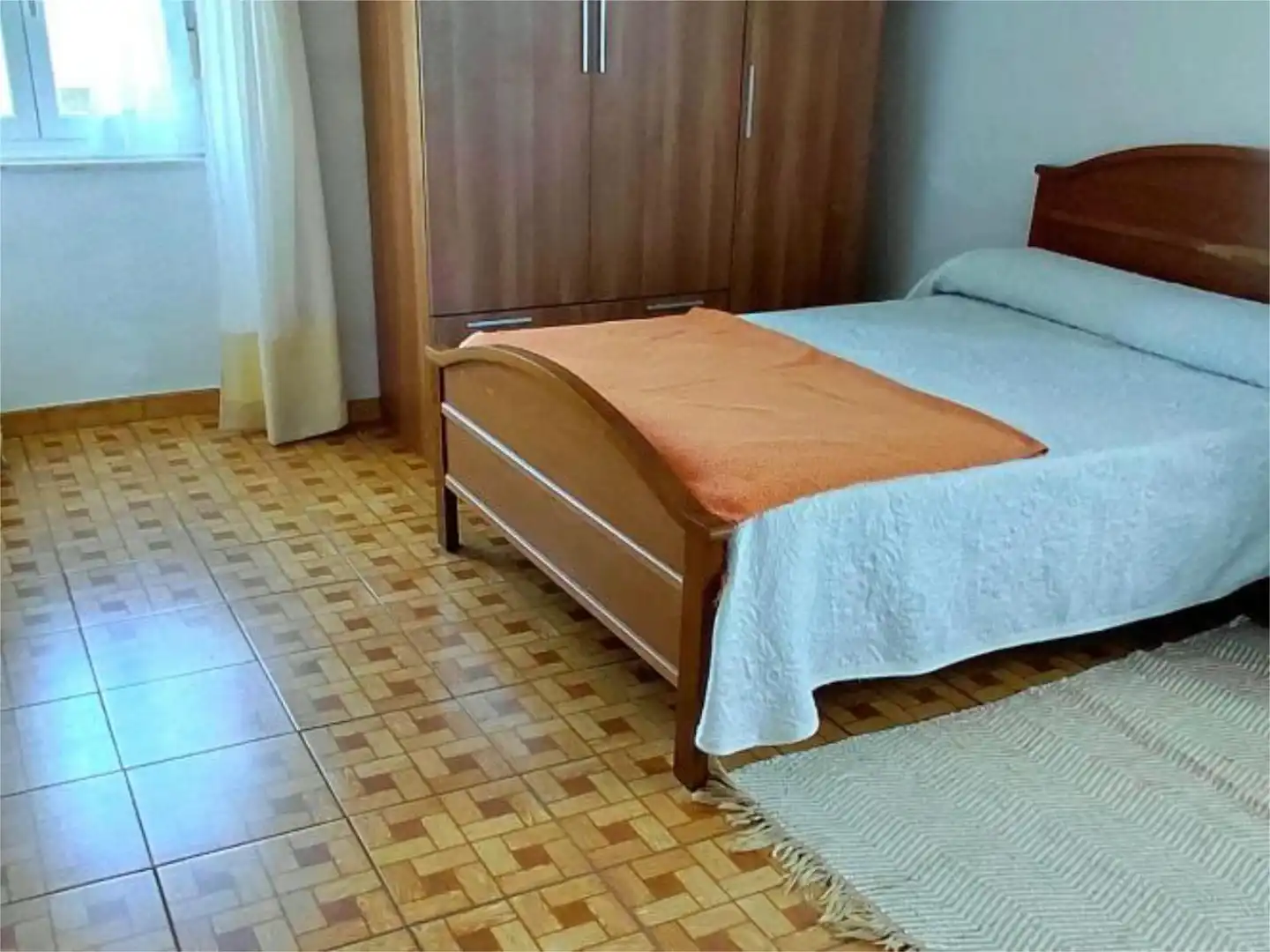 Piso en venta en Camino Paderne, 415, Navia Habitación de Piso en venta en Navia con Jardín privado y Amueblado