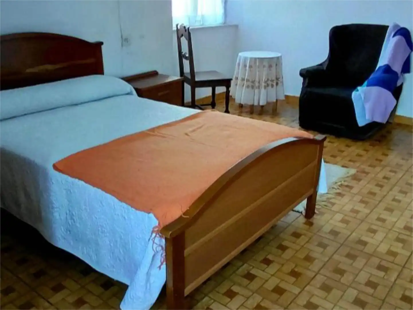 Piso en venta en Camino Paderne, 415, Navia Habitación de Piso en venta en Navia con Jardín privado y Amueblado