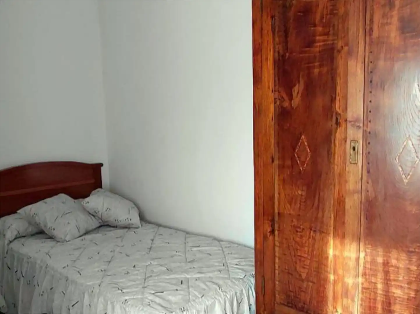 Piso en venta en Camino Paderne, 415, Navia Habitación de Piso en venta en Navia con Jardín privado y Amueblado