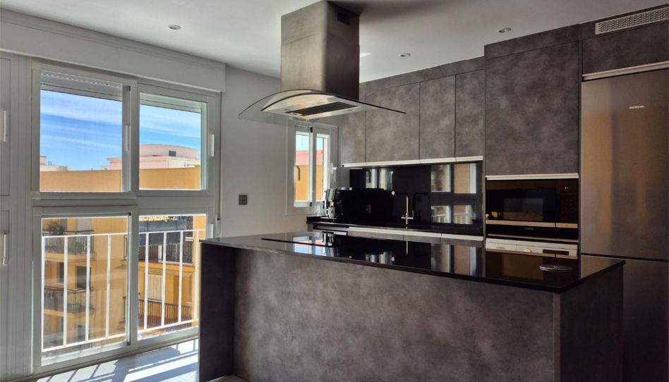 Piso en venta en Calle Héroe de Sostoa, 83, Parque Ayala - Jardín de la Abadía - Huelín, Málaga Capital - imagen 1 Foto 1 de Piso en venta en Calle Héroe de Sostoa, 83, Parque Ayala - Jardín de la Abadía - Huelín, Málaga Capital