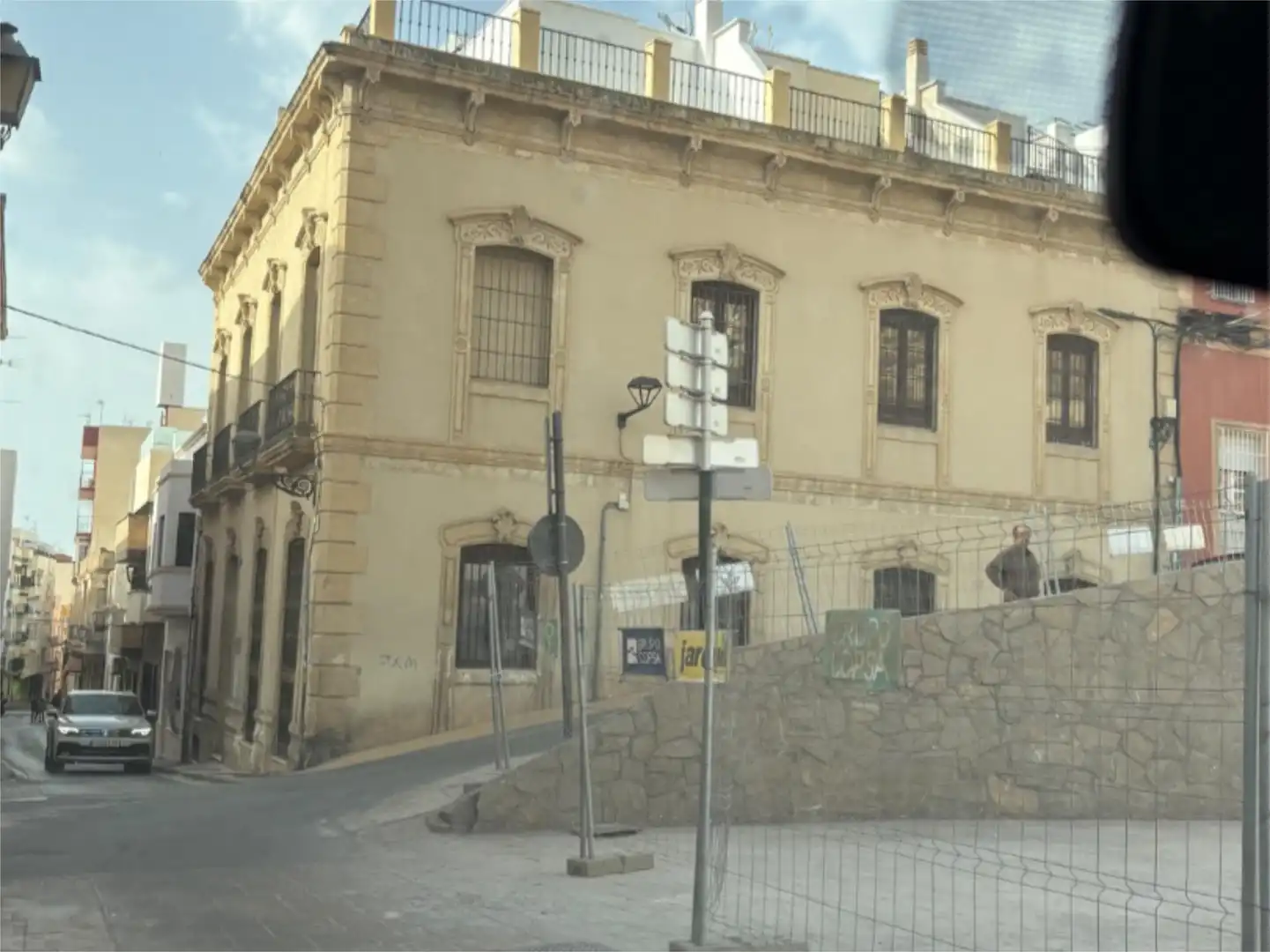 Vista exterior de Pis en venda en Almería amb Terrassa, Moblat i Balcó