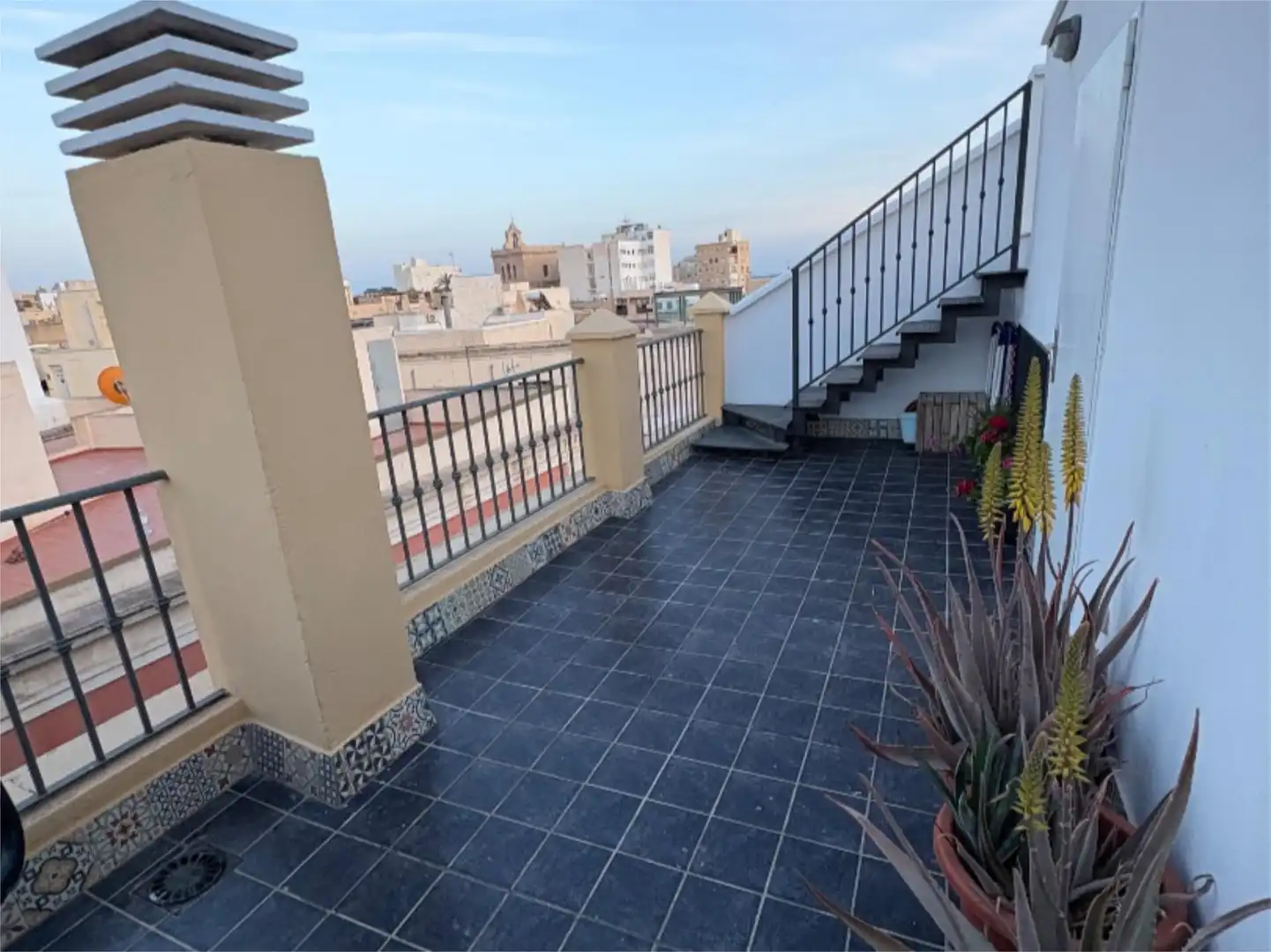Terrassa de Pis en venda en Almería amb Terrassa, Moblat i Balcó