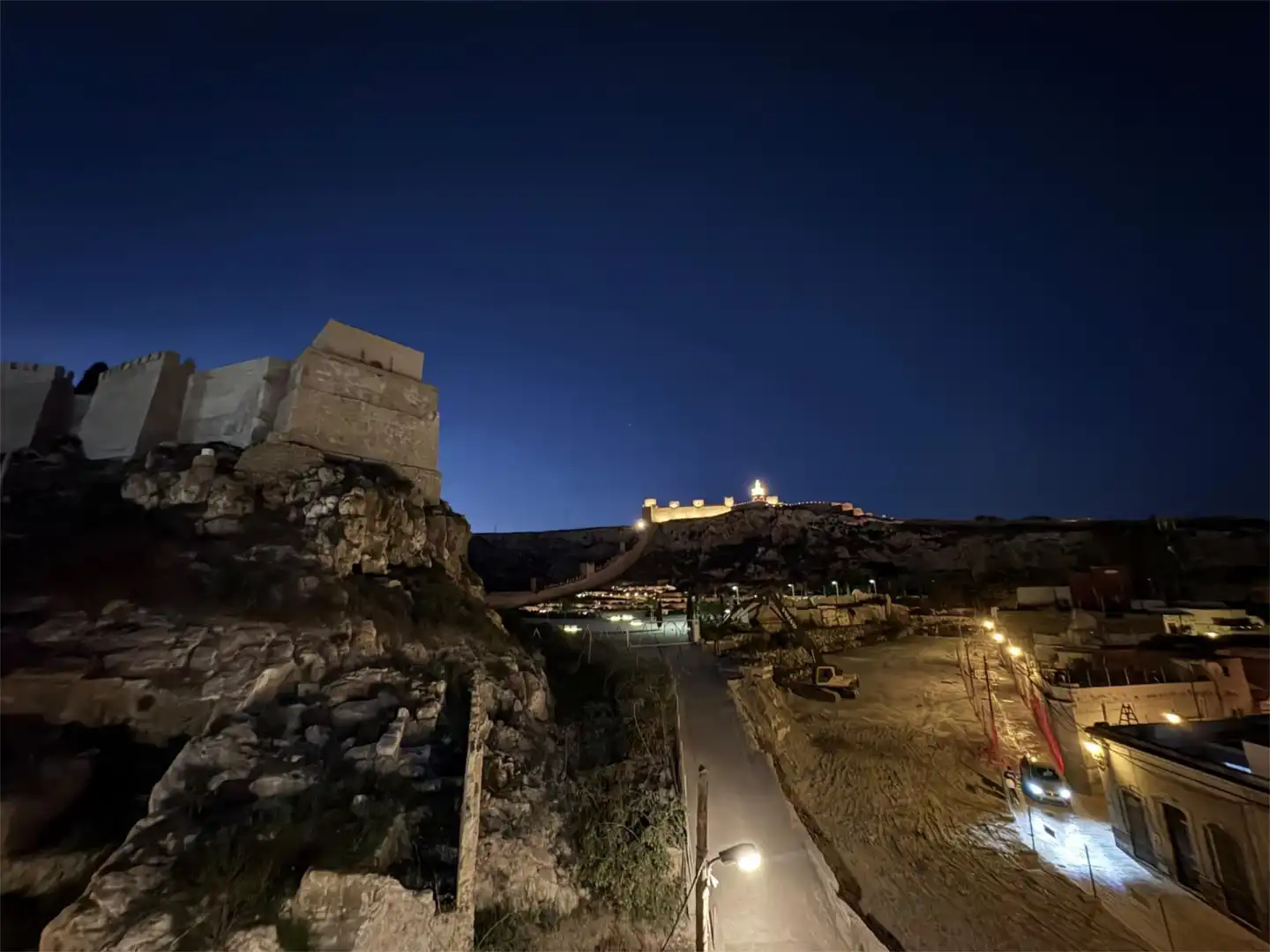 Vista exterior de Pis en venda en Almería amb Terrassa, Moblat i Balcó