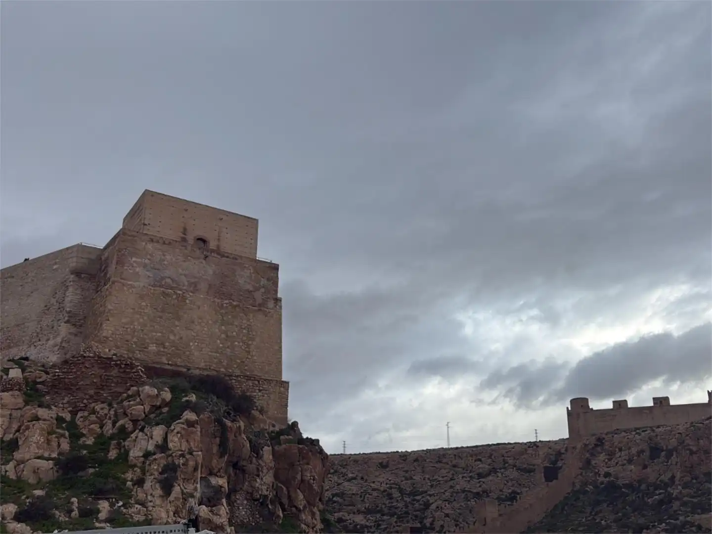 Vista exterior de Pis en venda en Almería amb Terrassa, Moblat i Balcó