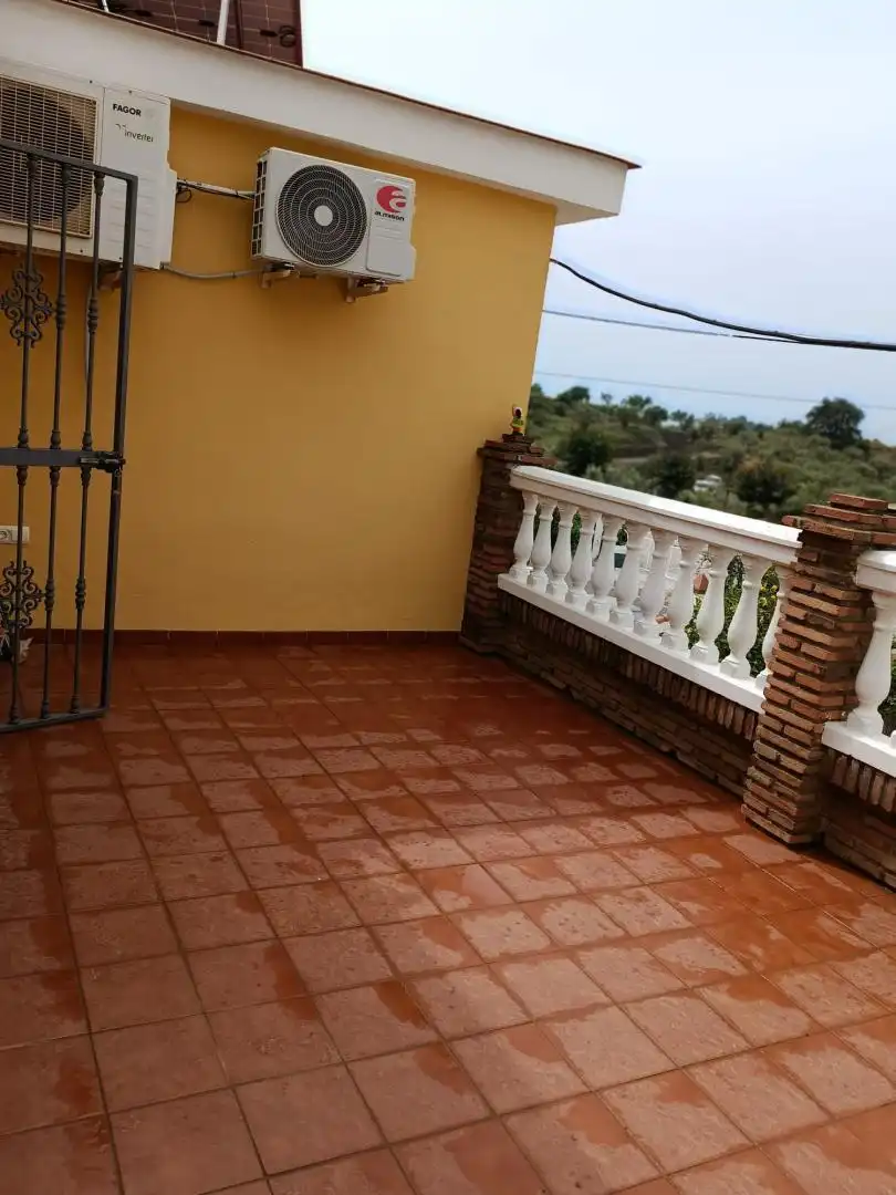 Casa o chalet en venta en Calle Norte, 17, Olías Terraza de Casa o chalet en venta en Málaga con Aire acondicionado, Calefacción y Jardín privado