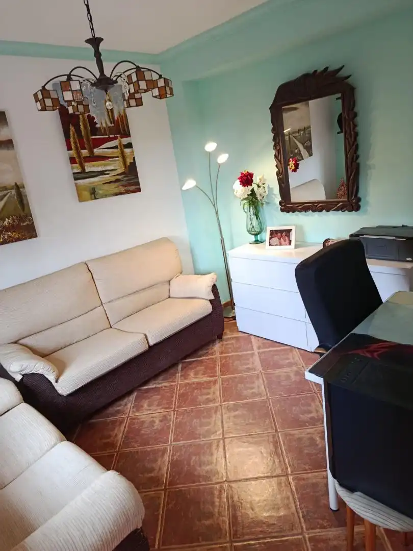 Casa o chalet en venta en Calle Norte, 17, Olías Sala de estar de Casa o chalet en venta en Málaga con Aire acondicionado, Calefacción y Jardín privado
