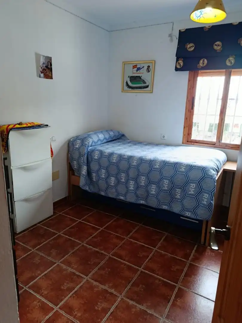 Casa o chalet en venta en Calle Norte, 17, Olías Habitación de Casa o chalet en venta en Málaga con Aire acondicionado, Calefacción y Jardín privado