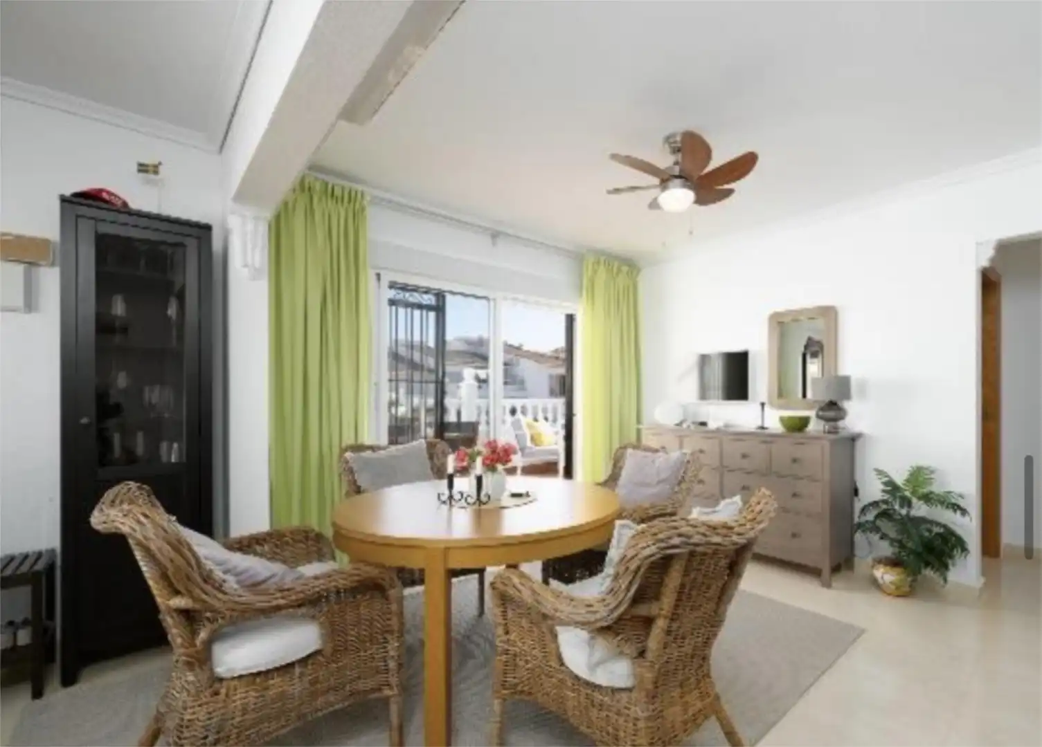 Casa o xalet de lloguer a Calle Handel, 54, Gran Vista - Olivo de Oro Menjador de Casa o xalet de lloguer en Santa Pola amb Aire condicionat, Terrassa i Piscina