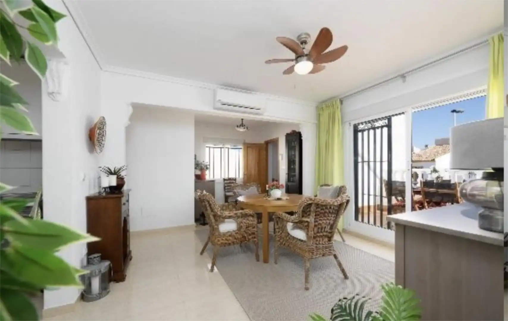Casa o xalet de lloguer a Calle Handel, 54, Gran Vista - Olivo de Oro Menjador de Casa o xalet de lloguer en Santa Pola amb Aire condicionat, Terrassa i Piscina