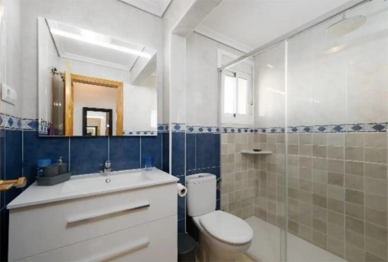 Casa o xalet de lloguer a Calle Handel, 54, Gran Vista - Olivo de Oro Bany de Casa o xalet de lloguer en Santa Pola amb Aire condicionat, Terrassa i Piscina
