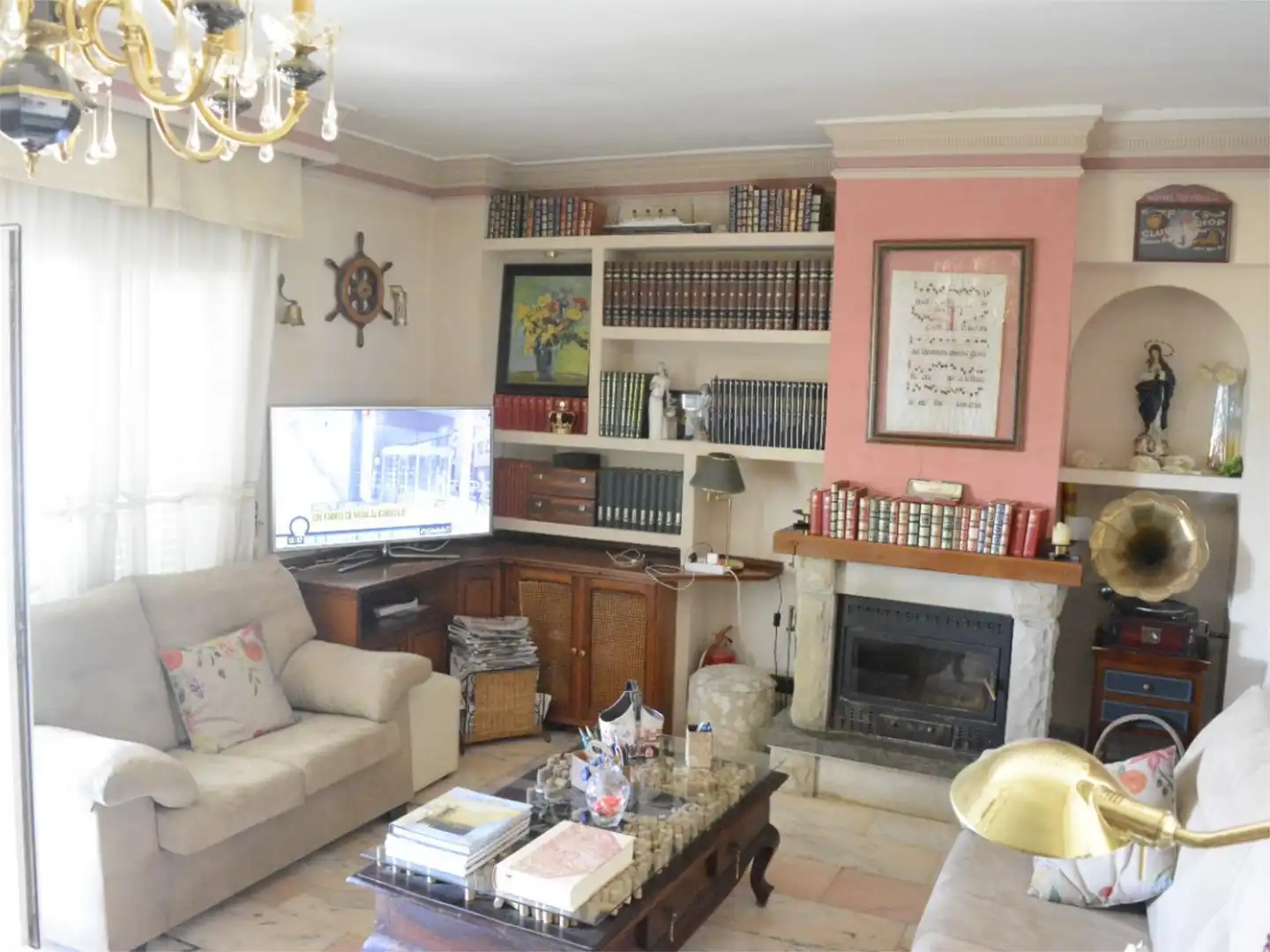 Casa o chalet en venta en Calle Betis, 2, Barrio de la Vega Sala de estar de Casa o chalet en venta en Monachil con Aire acondicionado, Terraza y Piscina