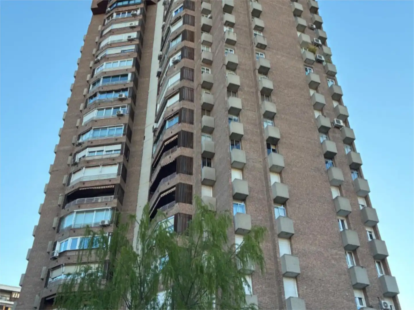 Pis en venda a Calle del Condado de Treviño, 9, Costillares Vista exterior de Pis en venda en Madrid Capital amb Aire condicionat, Terrassa i Piscina