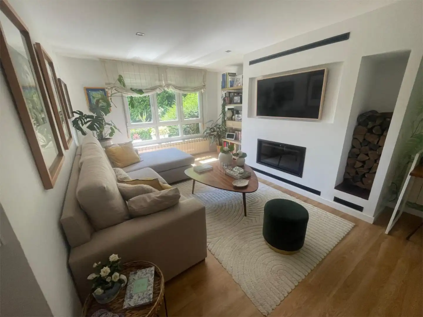 Houses for sale in Rúa Das Cancelas, 40, San Lázaro - Meixonfrío Living room of Houses for sale in Santiago de Compostela with Terrace, Swimming Pool and Balcony