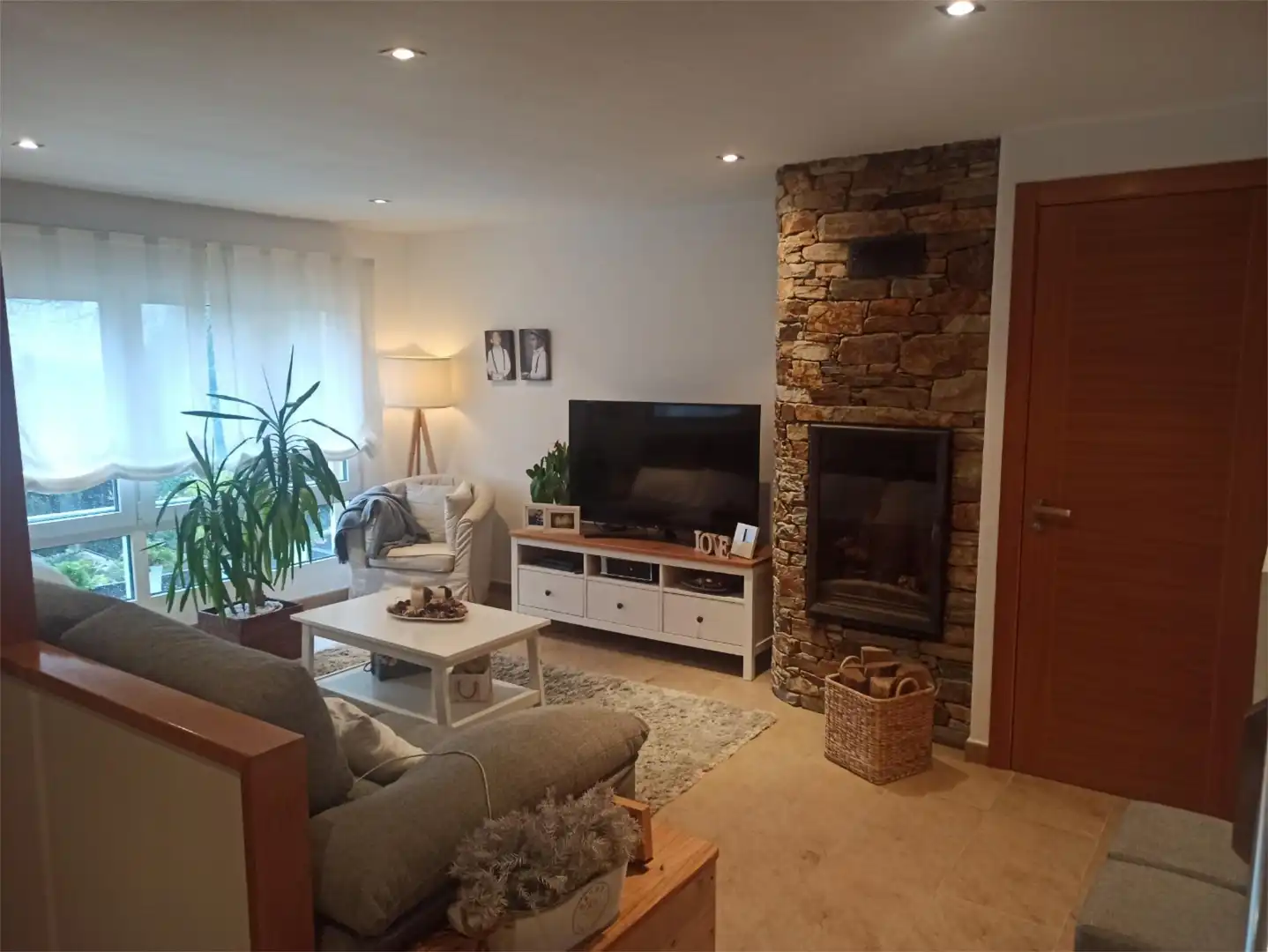 Houses for sale in Rúa Das Cancelas, 40, San Lázaro - Meixonfrío Living room of Houses for sale in Santiago de Compostela with Terrace, Swimming Pool and Balcony