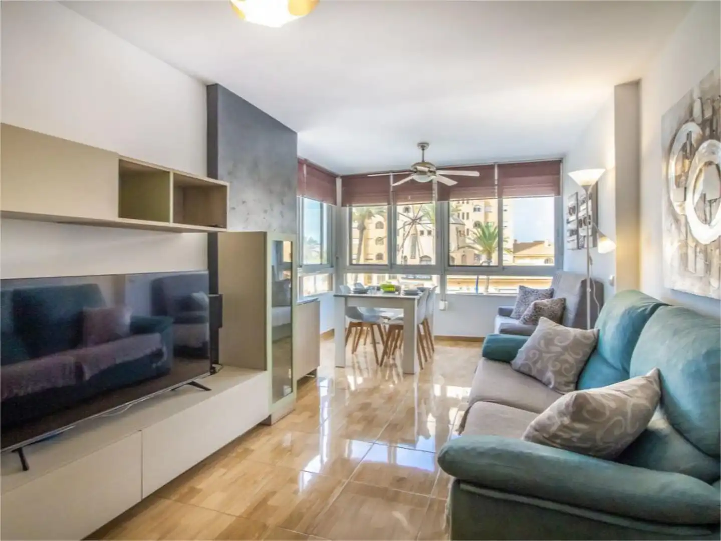 Sala de estar de Piso de alquiler en La Manga del Mar Menor con Aire acondicionado y Piscina