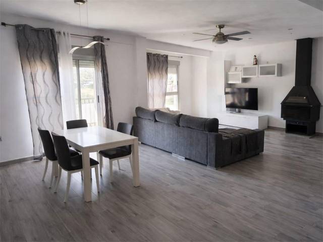 Piso en Venta en Calle Camino Viejo del Asilo, 6 en Chelva