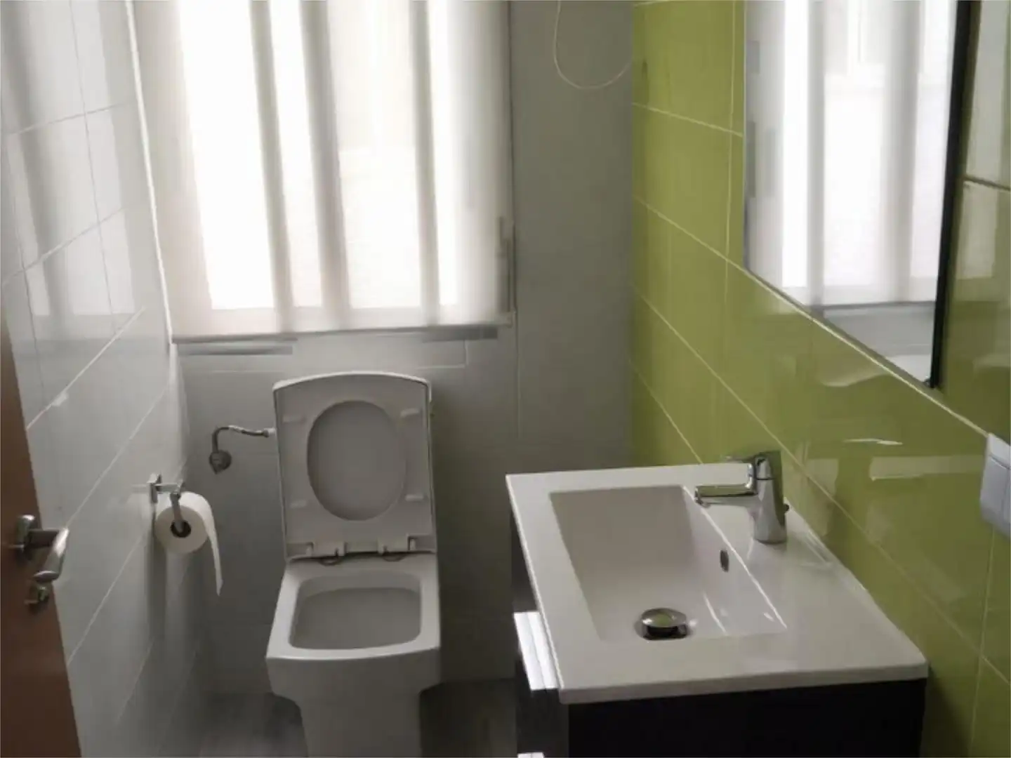 Baño de Piso en venta en Chelva con Aire acondicionado, Terraza y Balcón