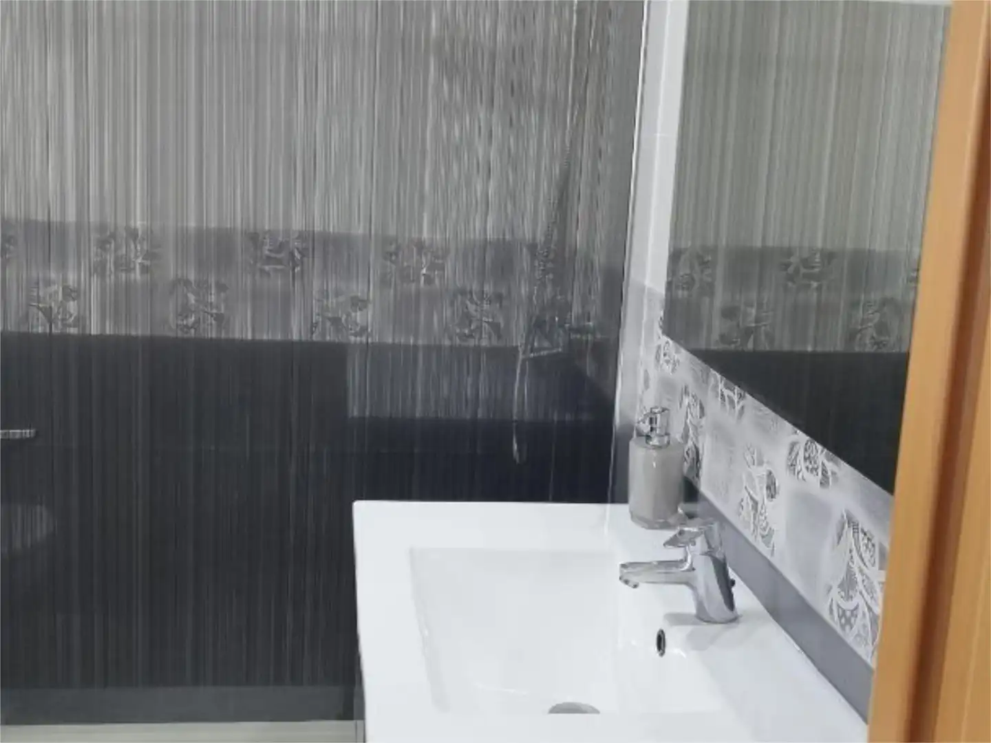 Baño de Piso en venta en Chelva con Aire acondicionado, Terraza y Balcón