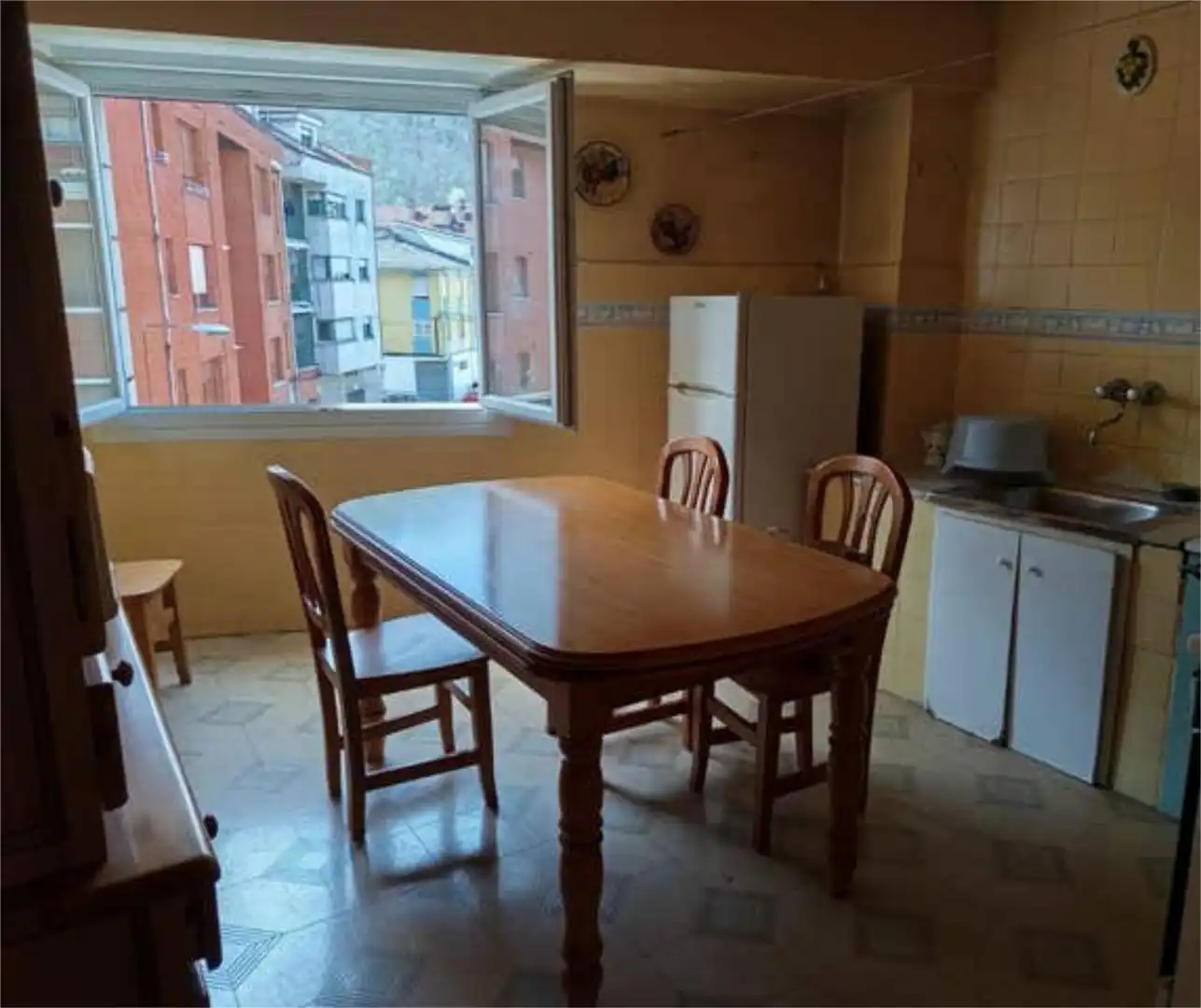 Menjador de Pis en venda en Laviana amb Terrassa i Moblat