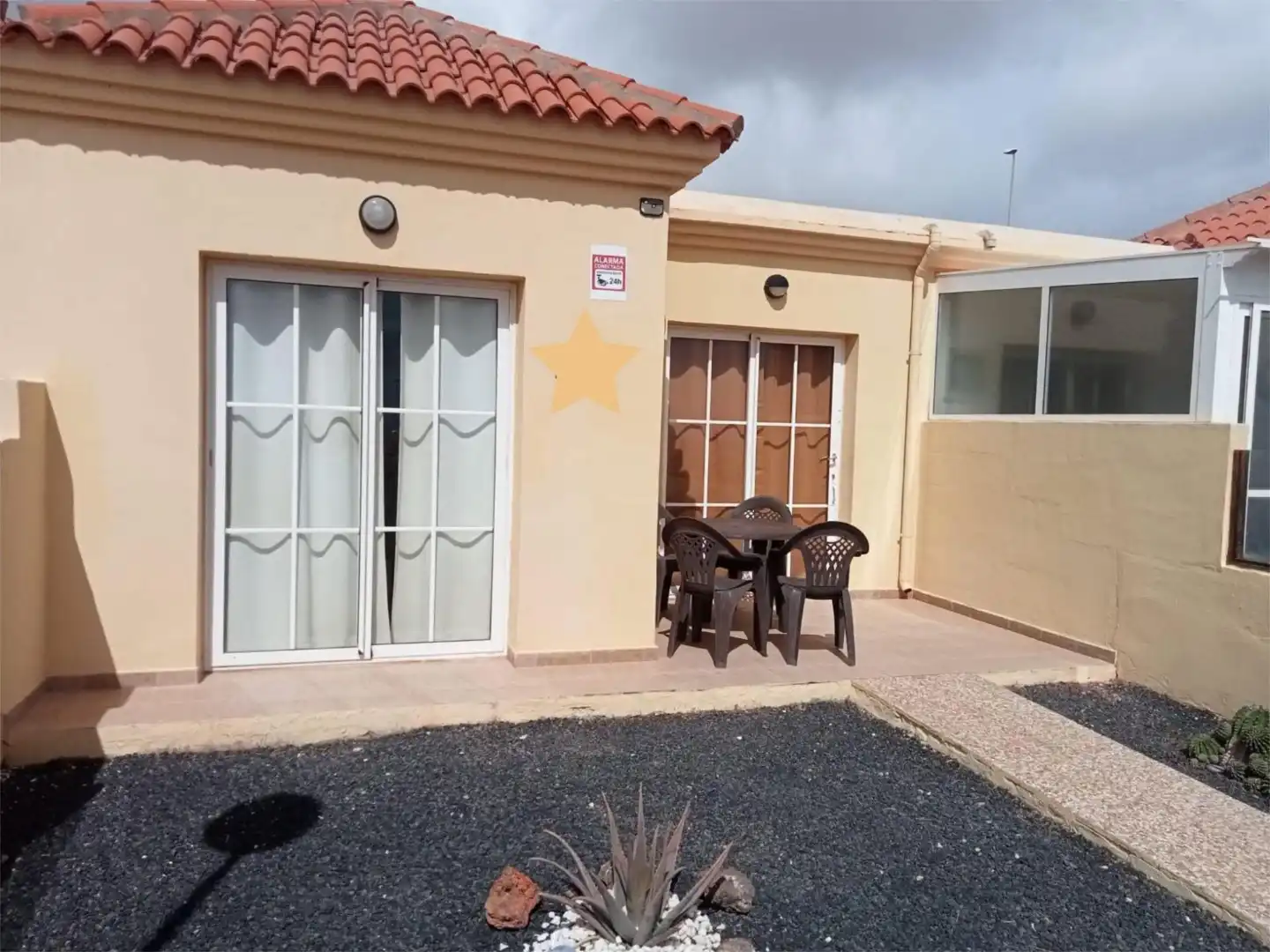 Apartamento de alquiler en Calle Bentejui, 2, Caleta de Fuste Vista exterior de Apartamento de alquiler en Antigua con Terraza, Piscina y Amueblado