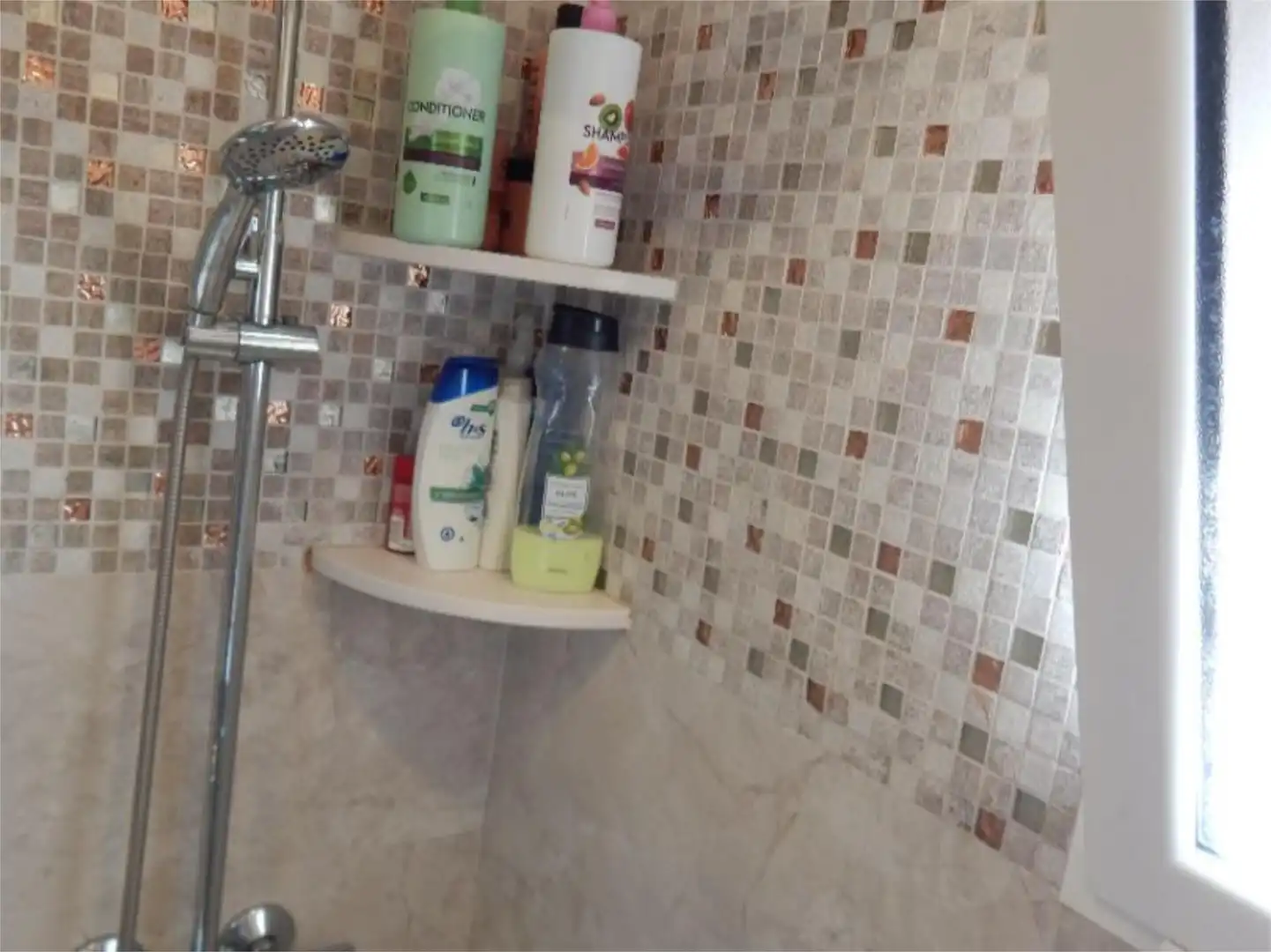 Casa o xalet en venda a Carrer Pujada de la Selva, 1, Sant Vicenç Dels Horts Bany de Casa o xalet en venda en Sant Vicenç Dels Horts amb Aire condicionat, Terrassa i Piscina