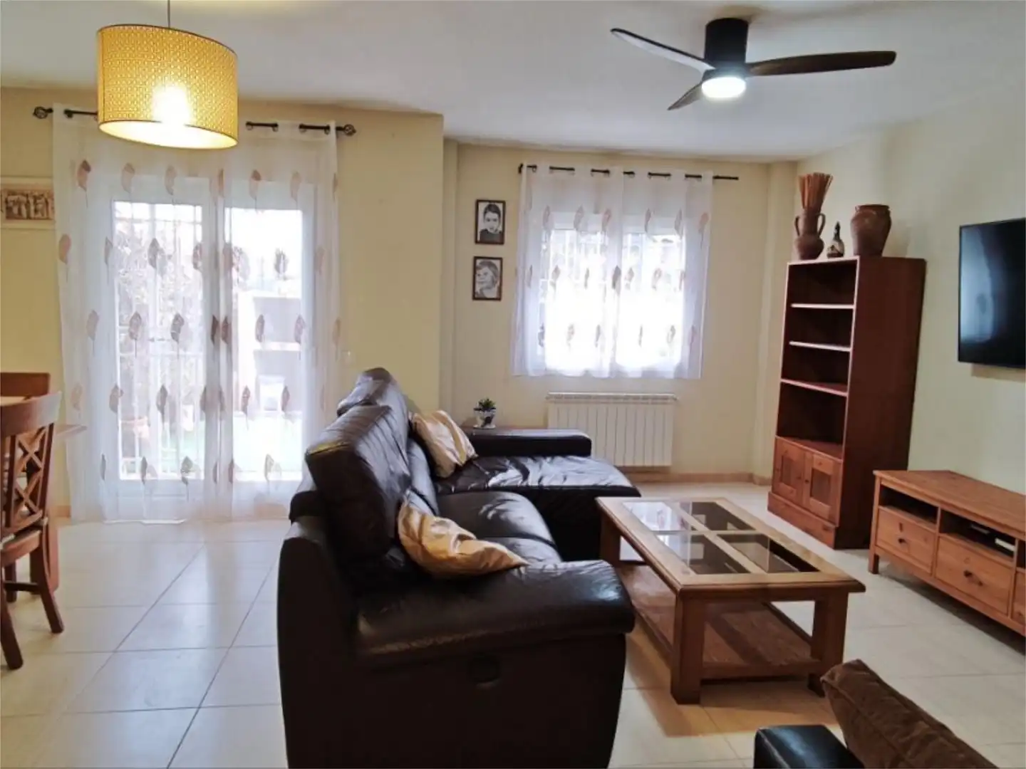 Piso en venta en Calle Océano Pacífico, 97, Las Lomas Sala de estar de Piso en venta en Seseña con Calefacción, Jardín privado y Terraza
