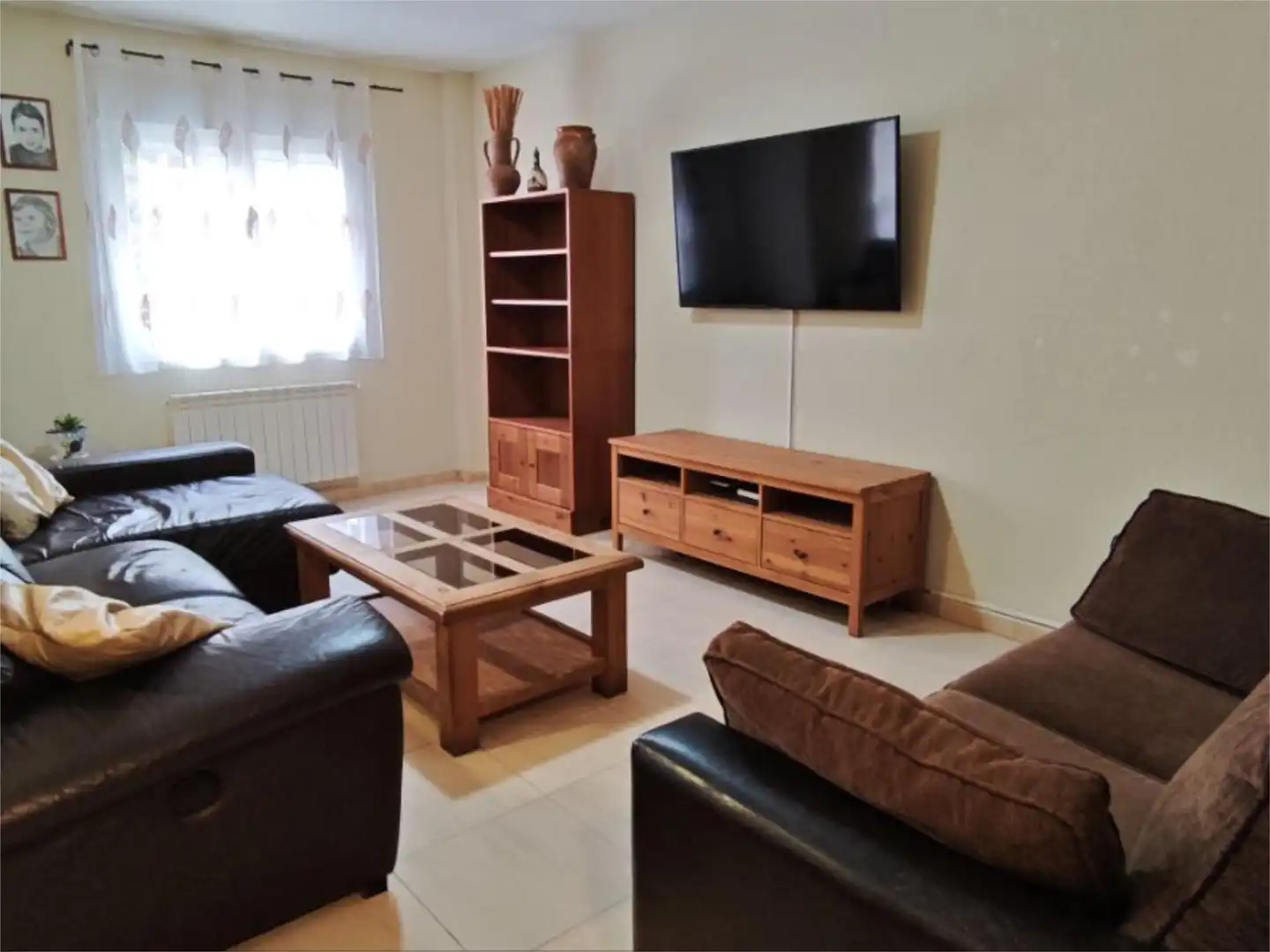 Piso en venta en Calle Océano Pacífico, 97, Las Lomas Sala de estar de Piso en venta en Seseña con Calefacción, Jardín privado y Terraza