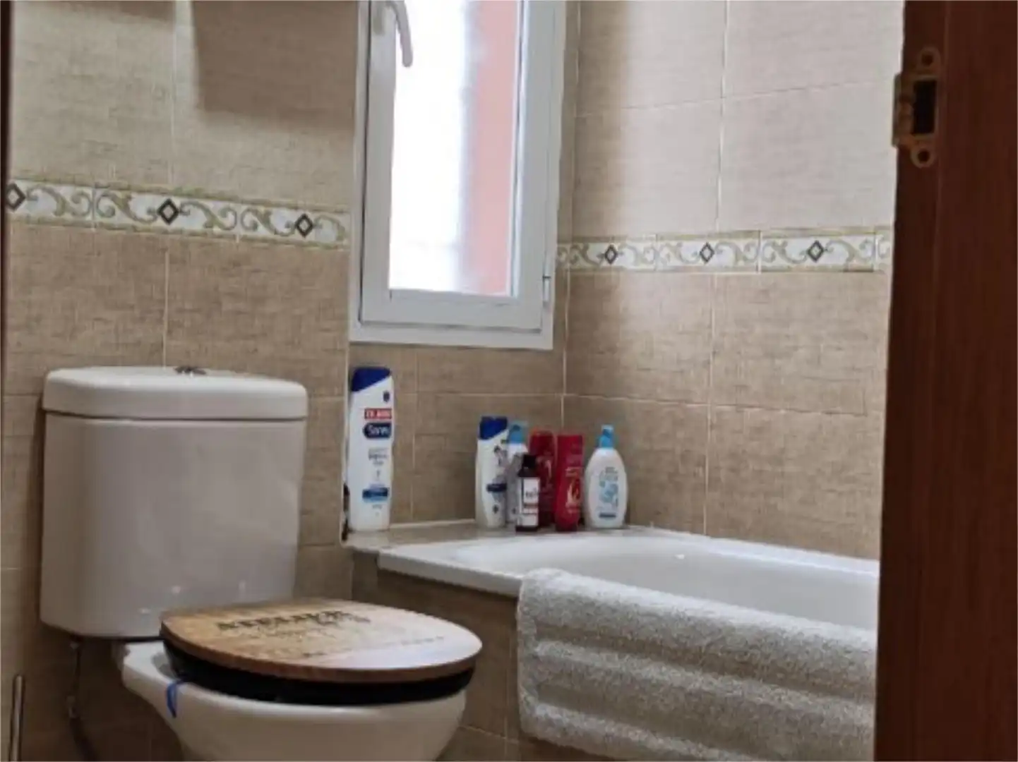 Piso en venta en Calle Océano Pacífico, 97, Las Lomas Baño de Piso en venta en Seseña con Calefacción, Jardín privado y Terraza